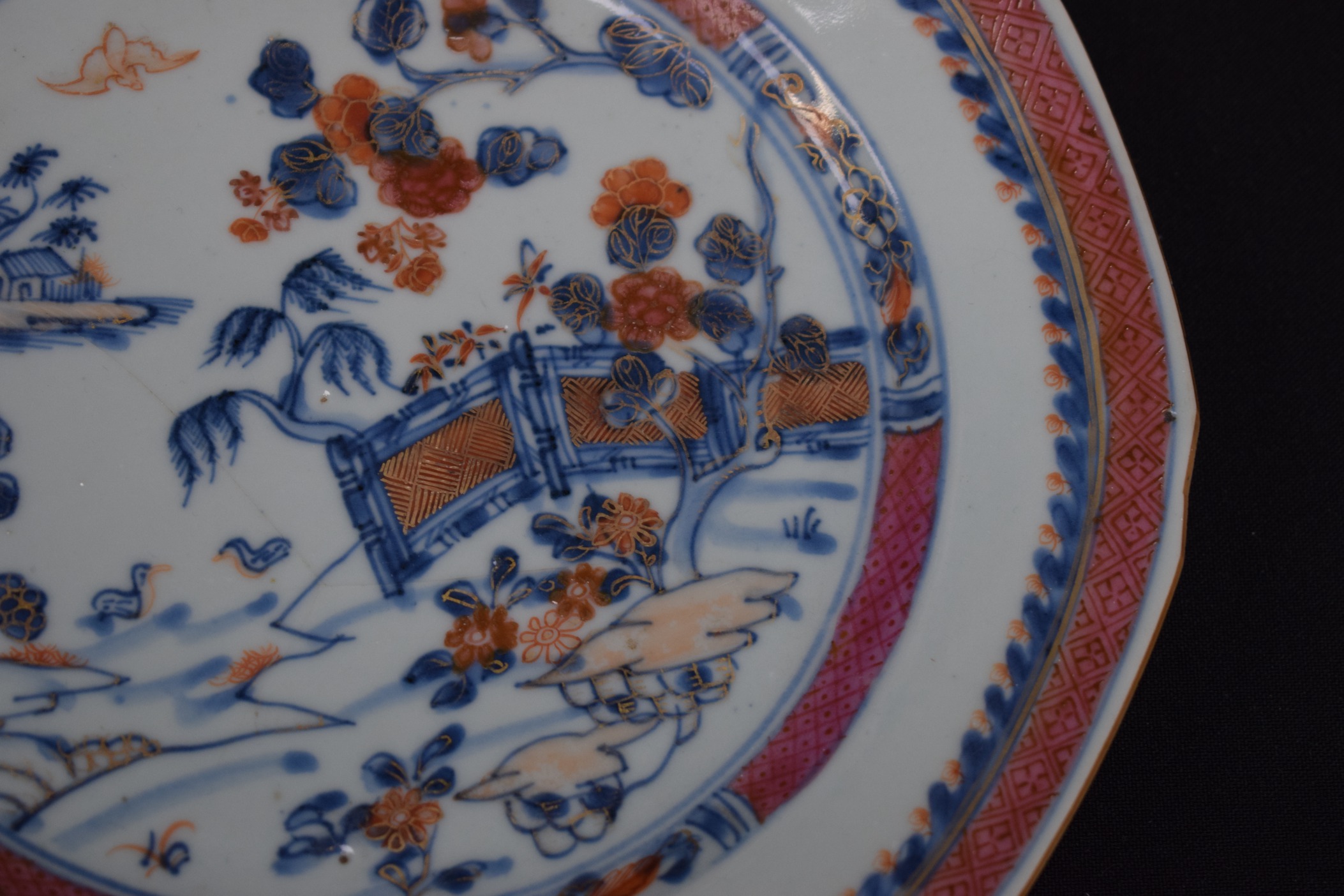 AN 18TH CENTURY CHINESE EXPORT OCTAGONAL PLATE Qianlong, together with a yellow enamelled blue and - Bild 6 aus 8