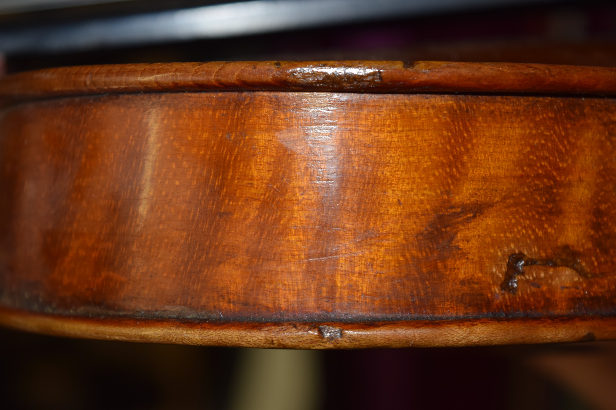 A GOOD ANTIQUE VIOLIN, bearing interior label "Gionvam Paulo Maggini, 1698", together with a bow. - Image 7 of 9