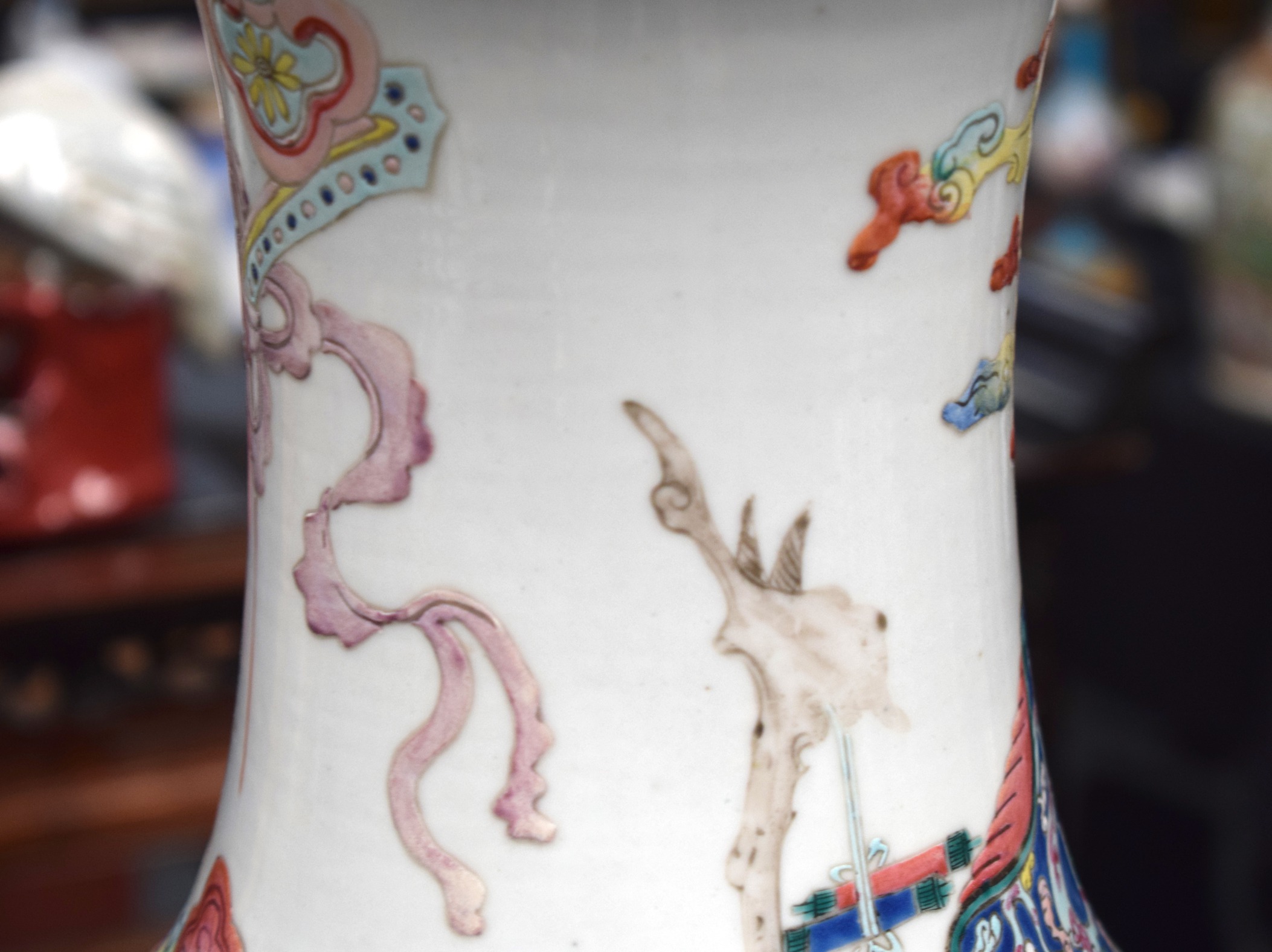 A GOOD LARGE 19TH CENTURY CHINESE FAMILLE ROSE PORCELAIN VASE Jiaqing/Daoguang, painted with - Bild 16 aus 22