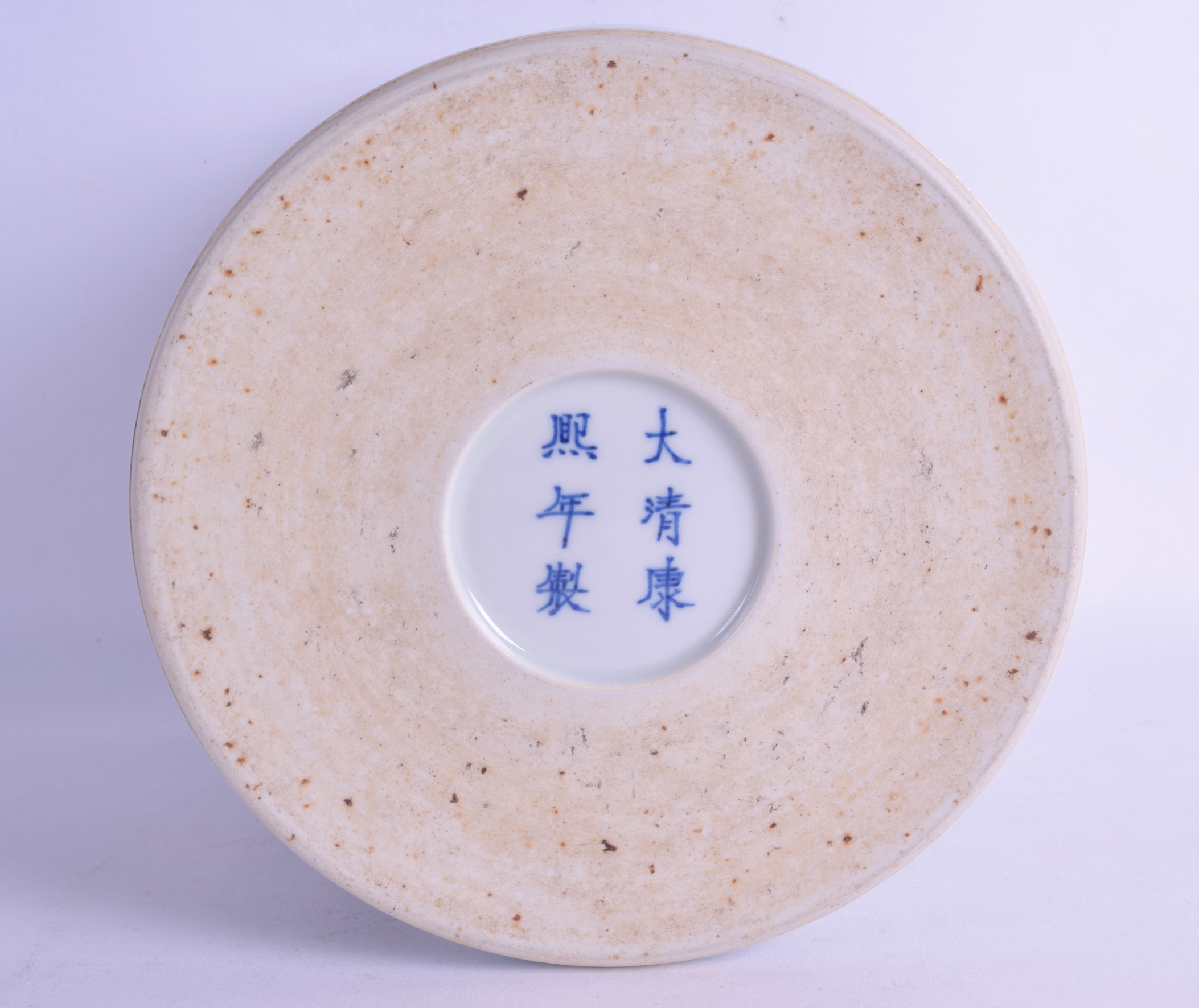 A CHINESE FAMILLE VERTE PORCELAIN BITONG BRUSH POT bearing Kangxi marks to base, possibly Qing, - Bild 3 aus 3