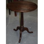 A LOVELY 18TH CENTURY CARVED YEW WOOD TRIPOD TABLE, on curving legs. 72 cm x 60 cm.