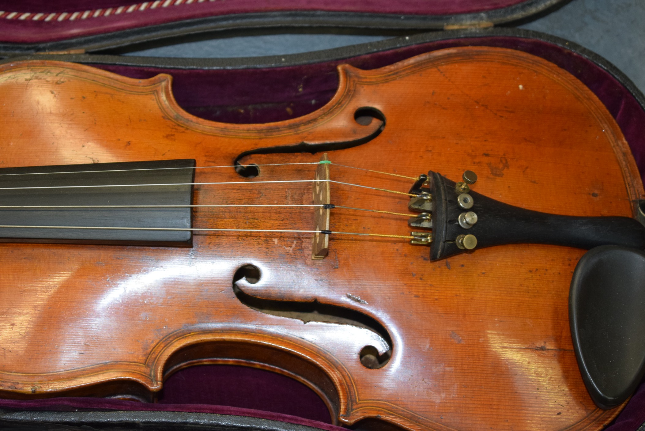 A GOOD ANTIQUE VIOLIN, bearing interior label "Gionvam Paulo Maggini, 1698", together with a bow. - Image 2 of 9