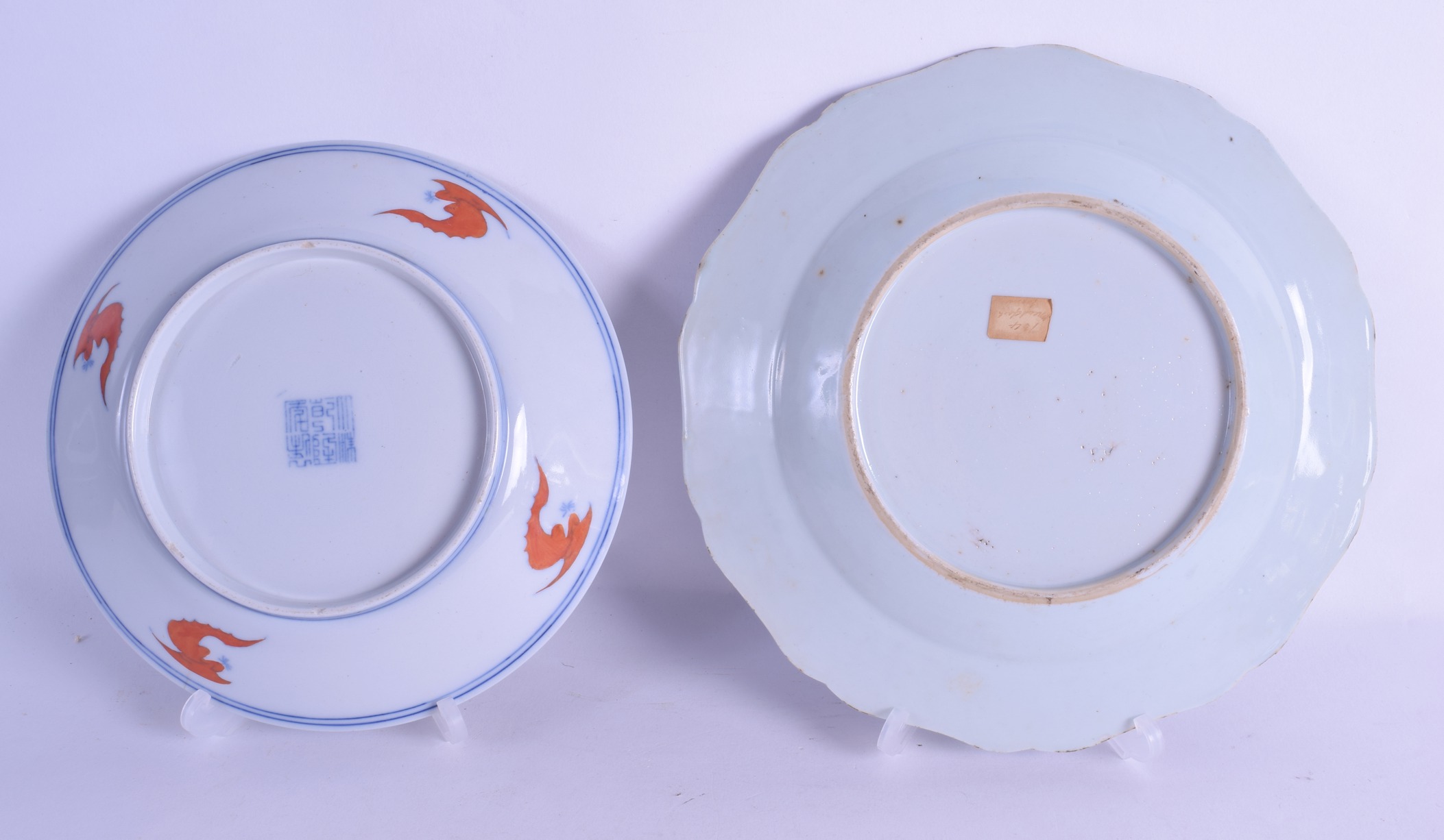 A GOOD 18TH CENTURY CHINESE DOUCAI PORCELAIN SAUCER DISH Qianlong mark and late in the period, - Bild 2 aus 8