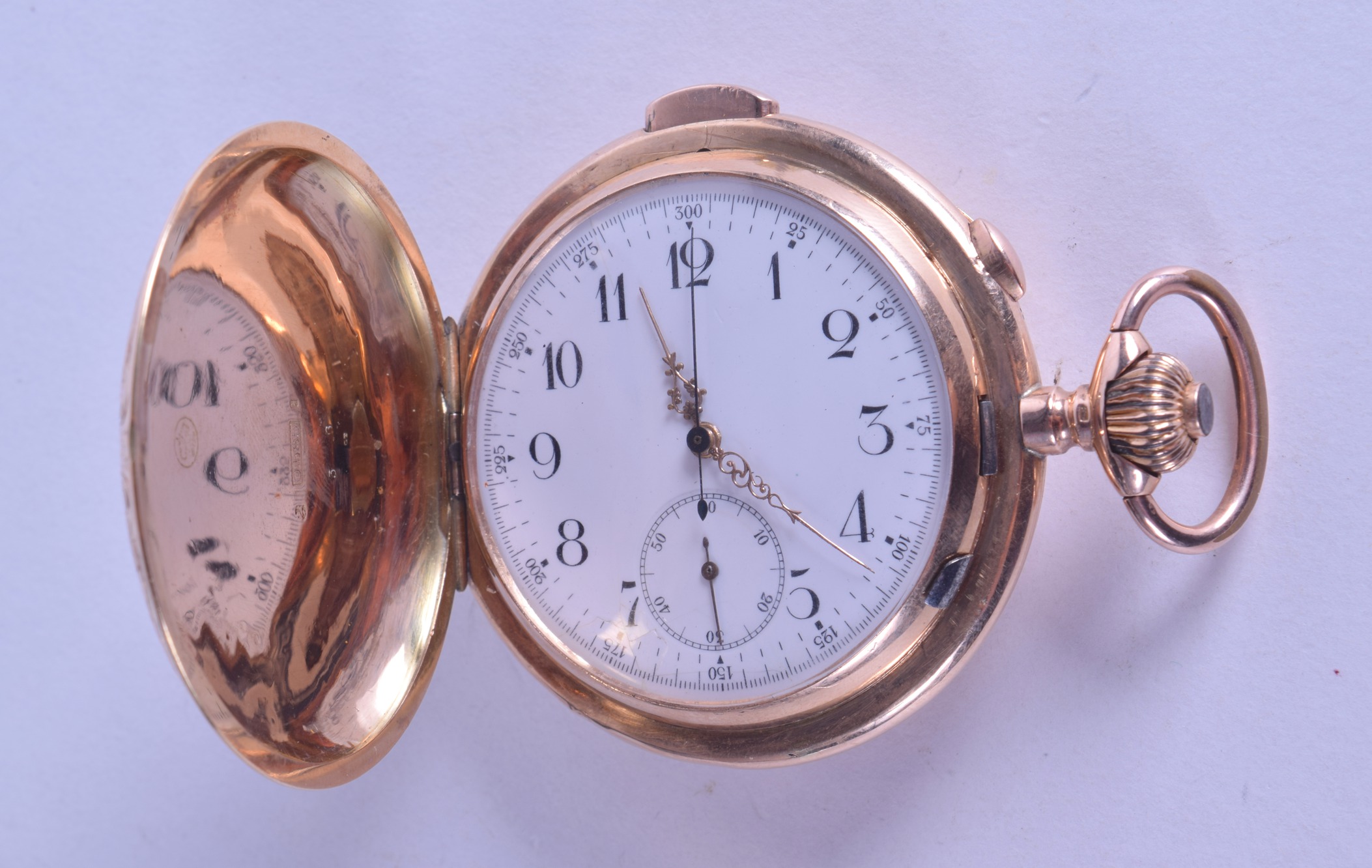 AN ANTIQUE 14CT YELLOW GOLD REPEATING POCKET WATCH with subsidiary dial and black numerals. 124 - Image 2 of 3