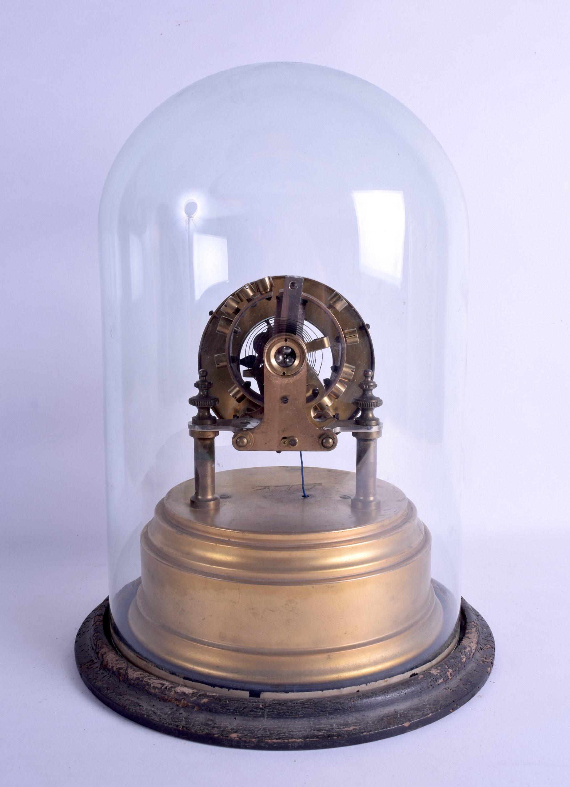 A RARE EUREKA CLOCK CO LONDON ATMOSPHERIC TYPE MANTEL CLOCK within a glass dome, number 3469, with - Bild 3 aus 3