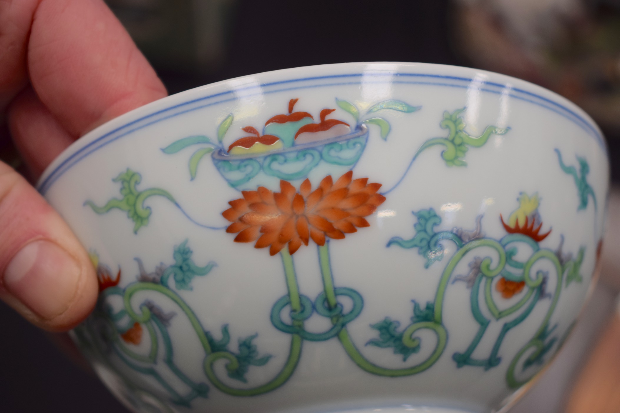 A CHINESE DOUCAI PORCELAIN CIRCULAR BOWL bearing Qianlong marks to base, painted with flowers and - Bild 9 aus 18