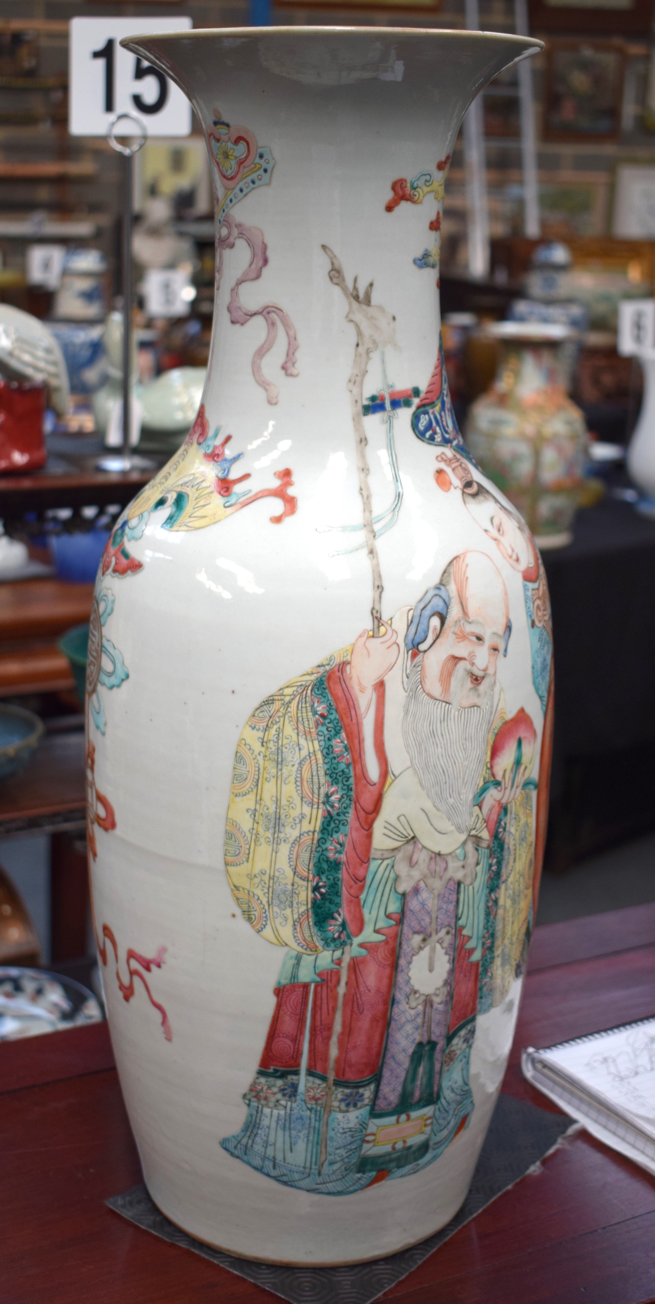 A GOOD LARGE 19TH CENTURY CHINESE FAMILLE ROSE PORCELAIN VASE Jiaqing/Daoguang, painted with - Bild 13 aus 22