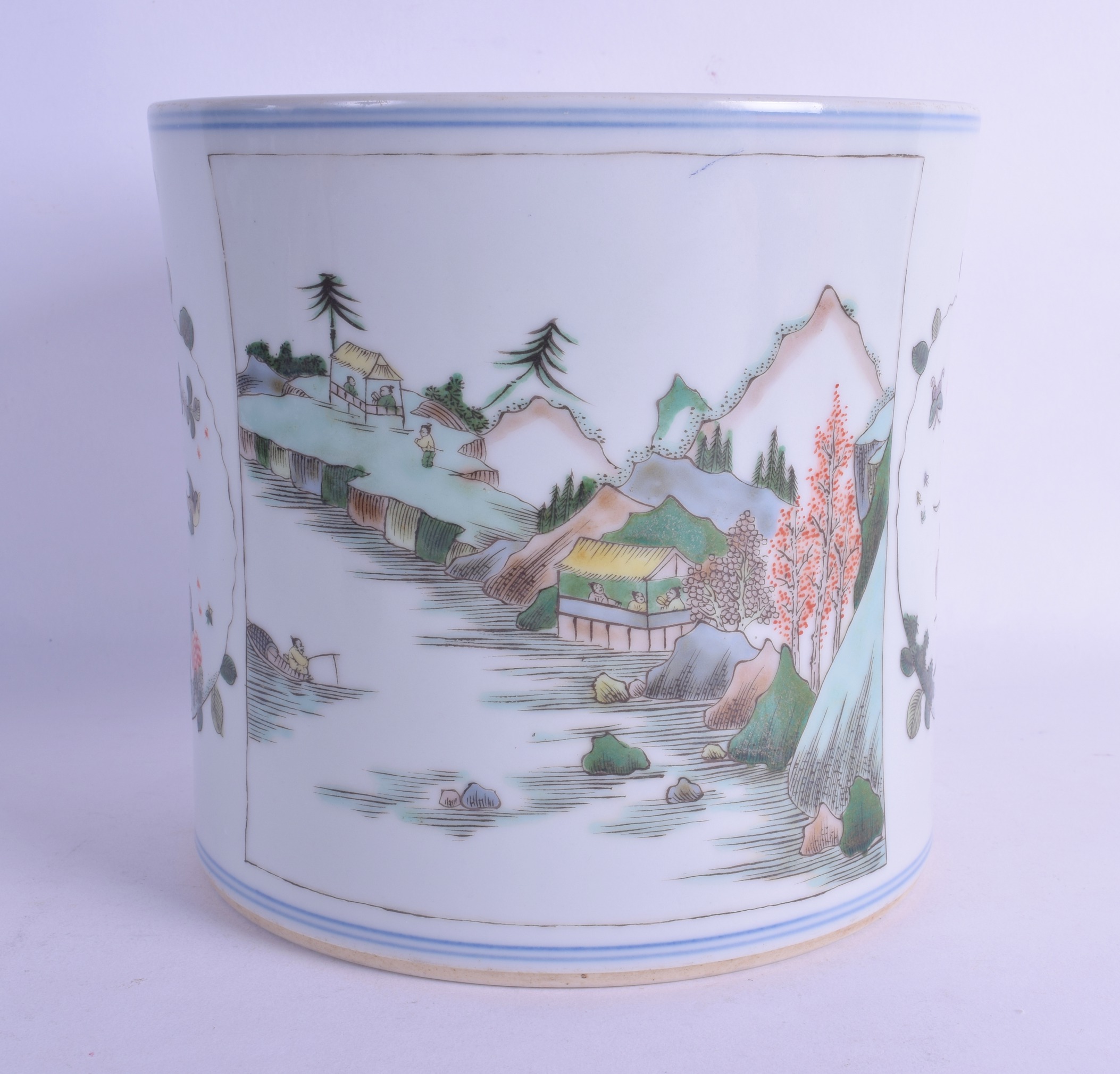 A CHINESE FAMILLE VERTE PORCELAIN BITONG BRUSH POT bearing Kangxi marks to base, possibly Qing, - Bild 2 aus 3