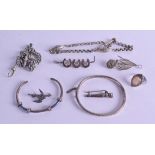 A COLLECTION OF ANTIQUE SILVER JEWELLERY including a horse shoe brooch etc. (qty)