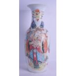 A GOOD LARGE 19TH CENTURY CHINESE FAMILLE ROSE PORCELAIN VASE Jiaqing/Daoguang, painted with