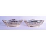 A PAIR OF EDWARDIAN PIERCED SILVER PLATED OPENWORK FRUIT BASKETS of oval neo classical form. 31 cm