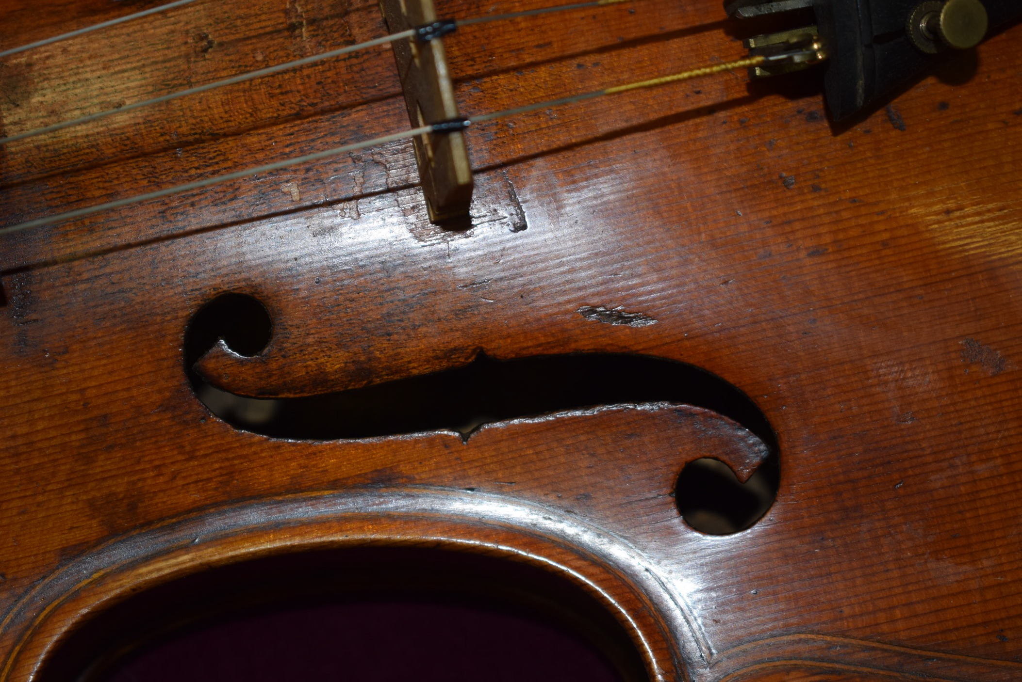 A GOOD ANTIQUE VIOLIN, bearing interior label "Gionvam Paulo Maggini, 1698", together with a bow. - Image 4 of 9