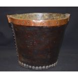 AN EARLY 20TH CENTURY LEATHER BOUND BUCKET, with copper banding. 24 cm x 30 cm.