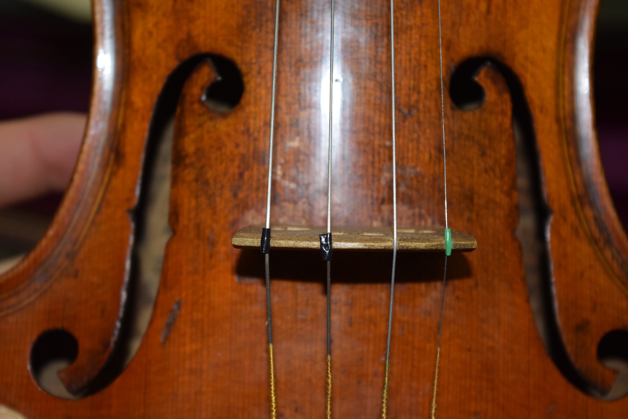 A GOOD ANTIQUE VIOLIN, bearing interior label "Gionvam Paulo Maggini, 1698", together with a bow. - Image 6 of 9