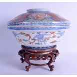 AN EARLY 19TH CENTURY JAPANESE EDO PERIOD IMARI BOWL AND COVER painted with phoenix birds, gilt