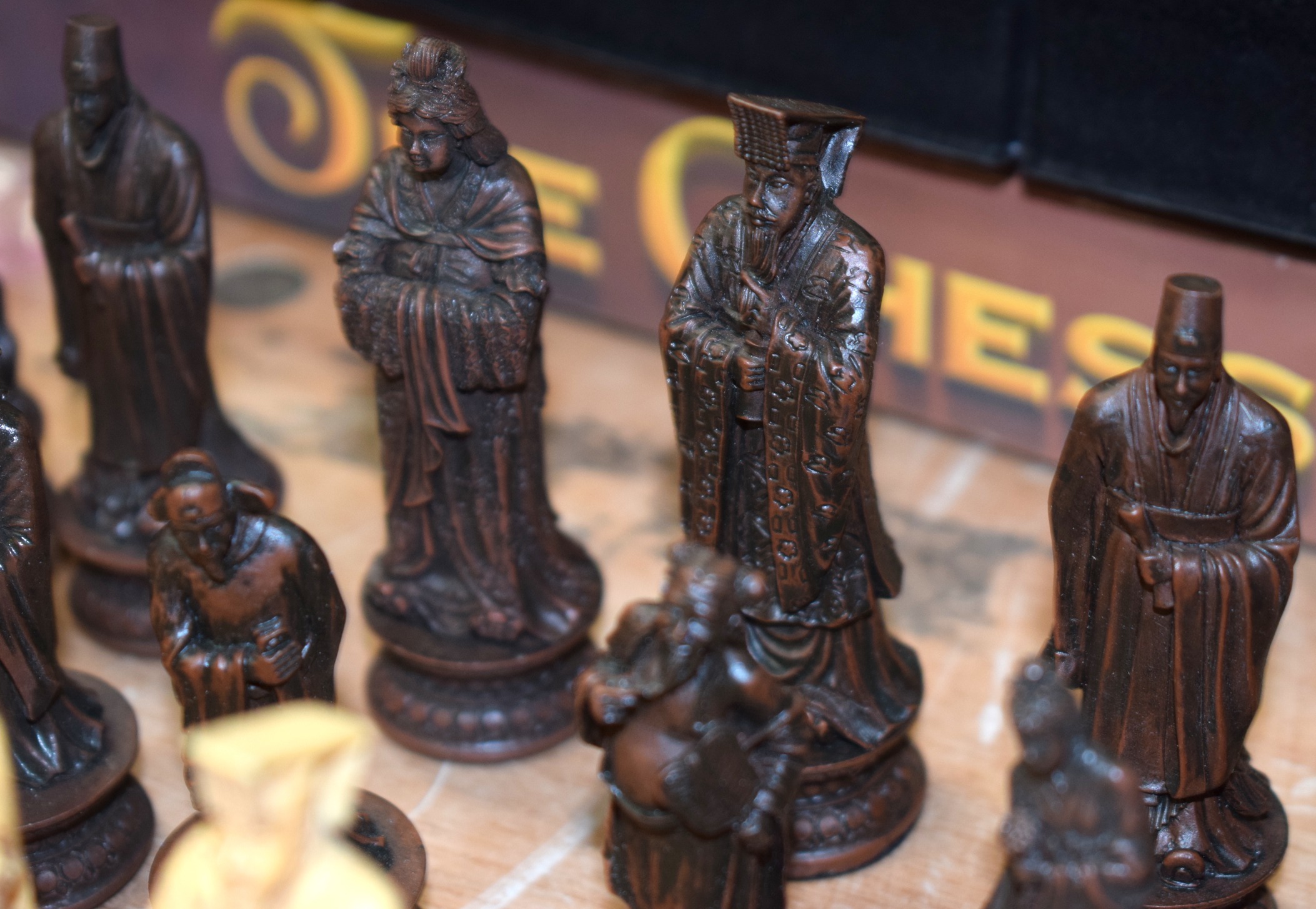 A 20TH CENTURY RESIN CHESS SET, of Chinese theme. King height 9 cm. - Image 3 of 3