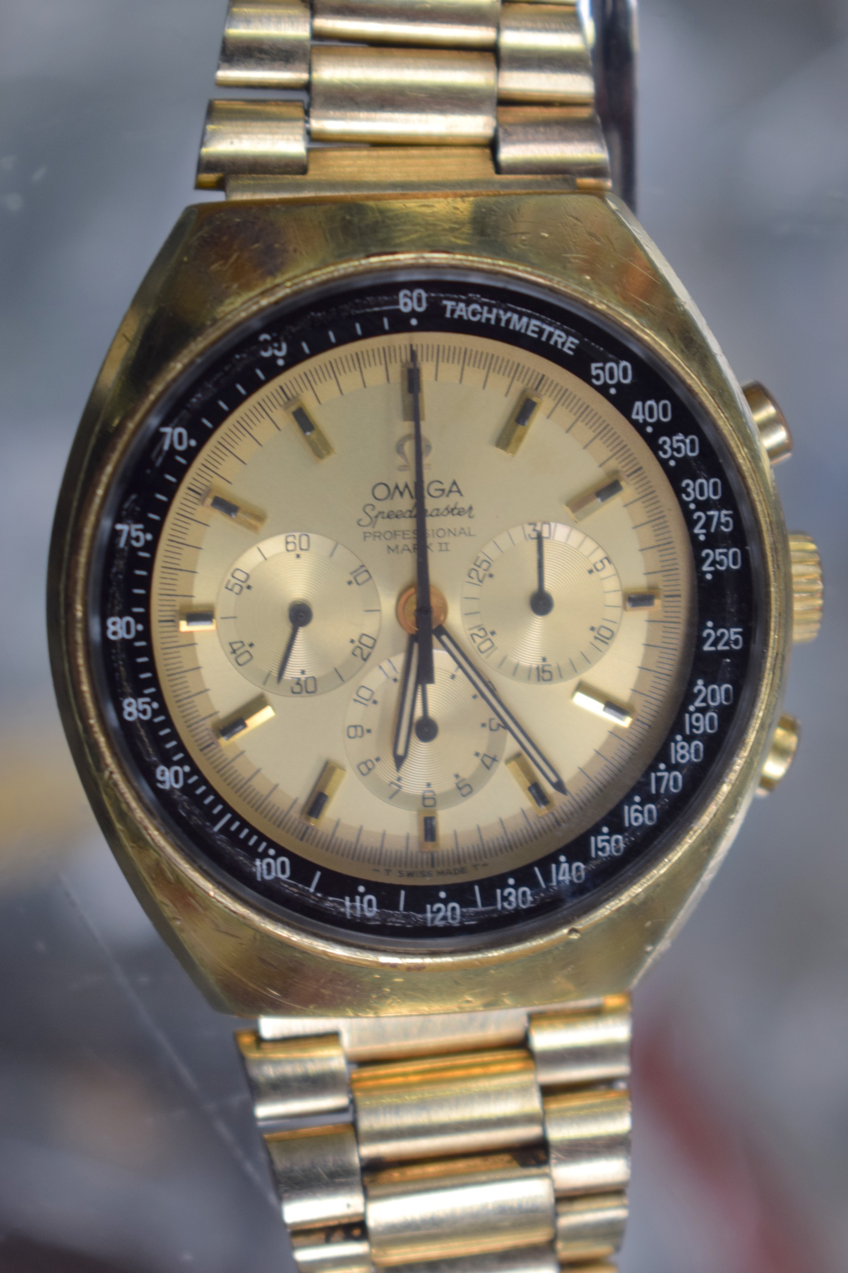A GOOD VINTAGE OMEGA SPEEDMASTER PROFESSIONAL MARK II WRISTWATCH with multi dial and black border. 4 - Image 4 of 5