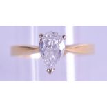 AN 18CT YELLOW GOLD PEAR SHAPED DIAMOND RING Approx 1ct. Size M/N.