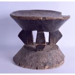 AN EARLY 20TH CENTURY AFRICAN CARVED HARDWOOD HEAD REST OR STOOL possibly Nigerian. 27 cm x 22 cm.