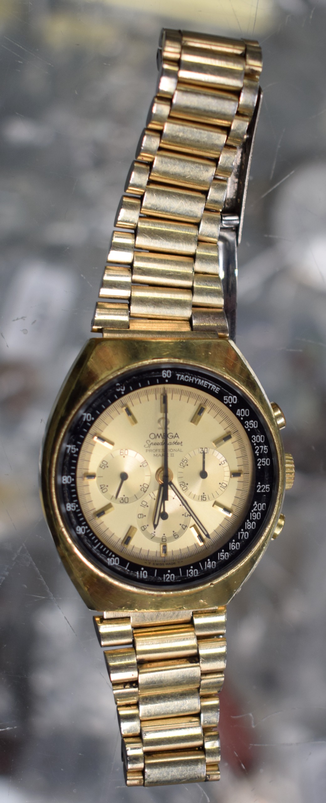 A GOOD VINTAGE OMEGA SPEEDMASTER PROFESSIONAL MARK II WRISTWATCH with multi dial and black border. 4 - Image 3 of 5