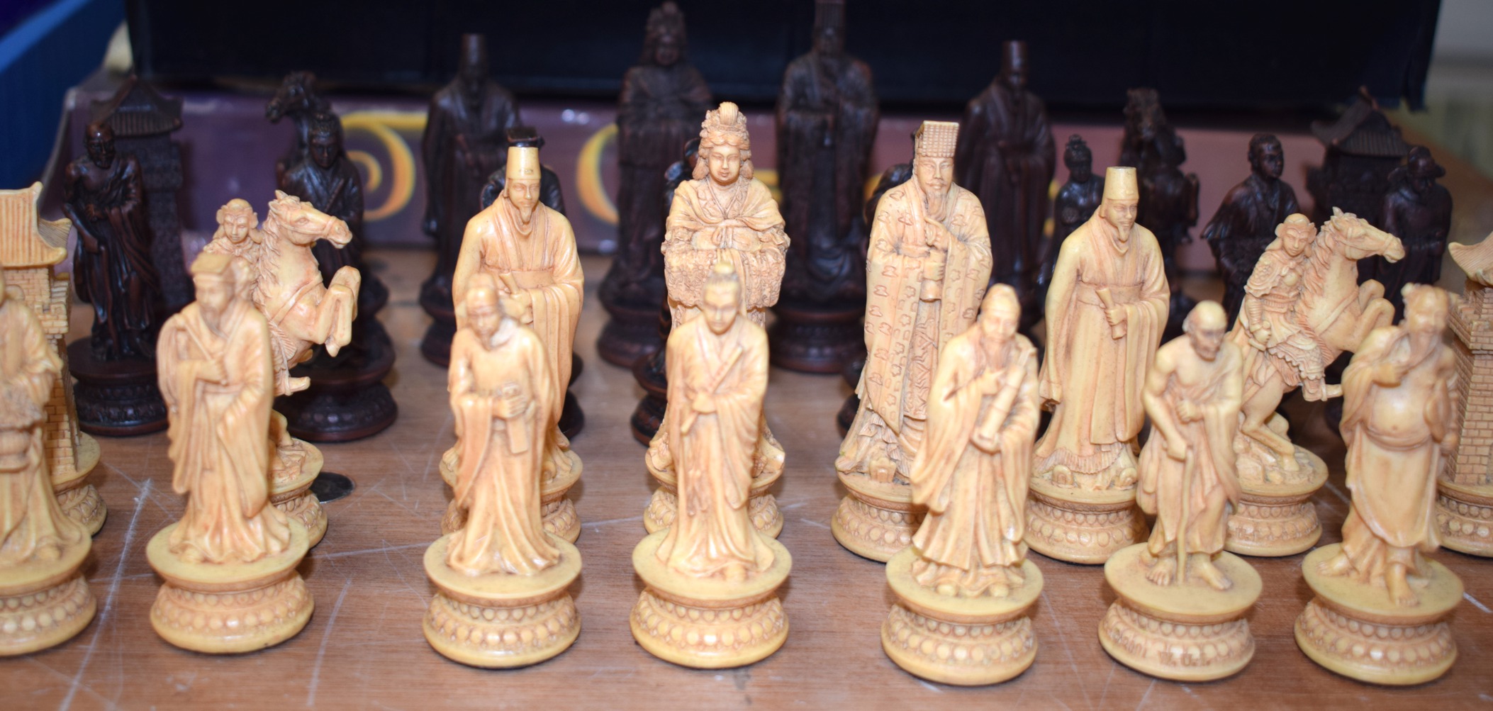 A 20TH CENTURY RESIN CHESS SET, of Chinese theme. King height 9 cm. - Image 2 of 3