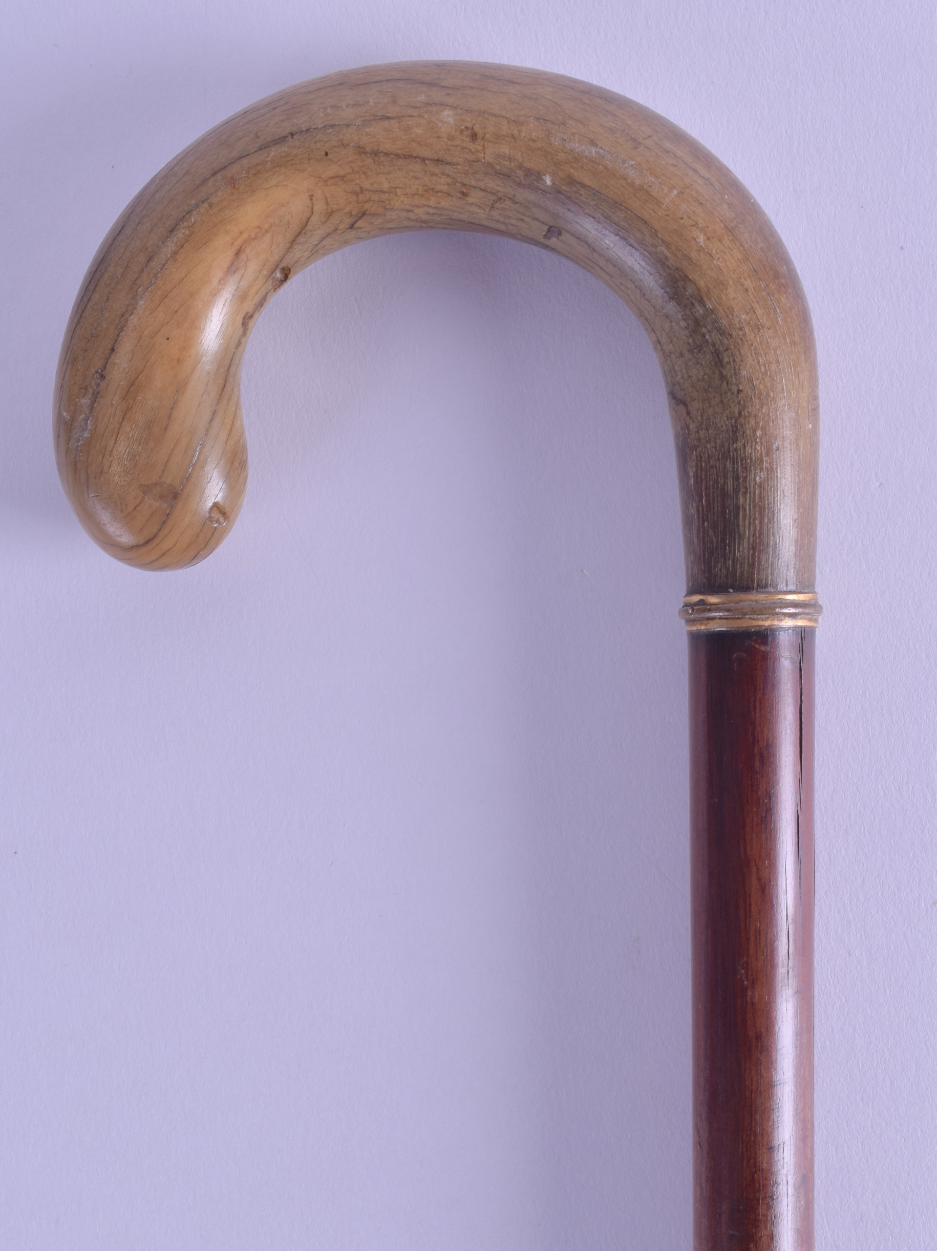 A 19TH CENTURY EUROPEAN CARVED RHINOCEROS HORN HANDLED WALKING CANE with scrolling terminal. 86 cm - Image 2 of 3