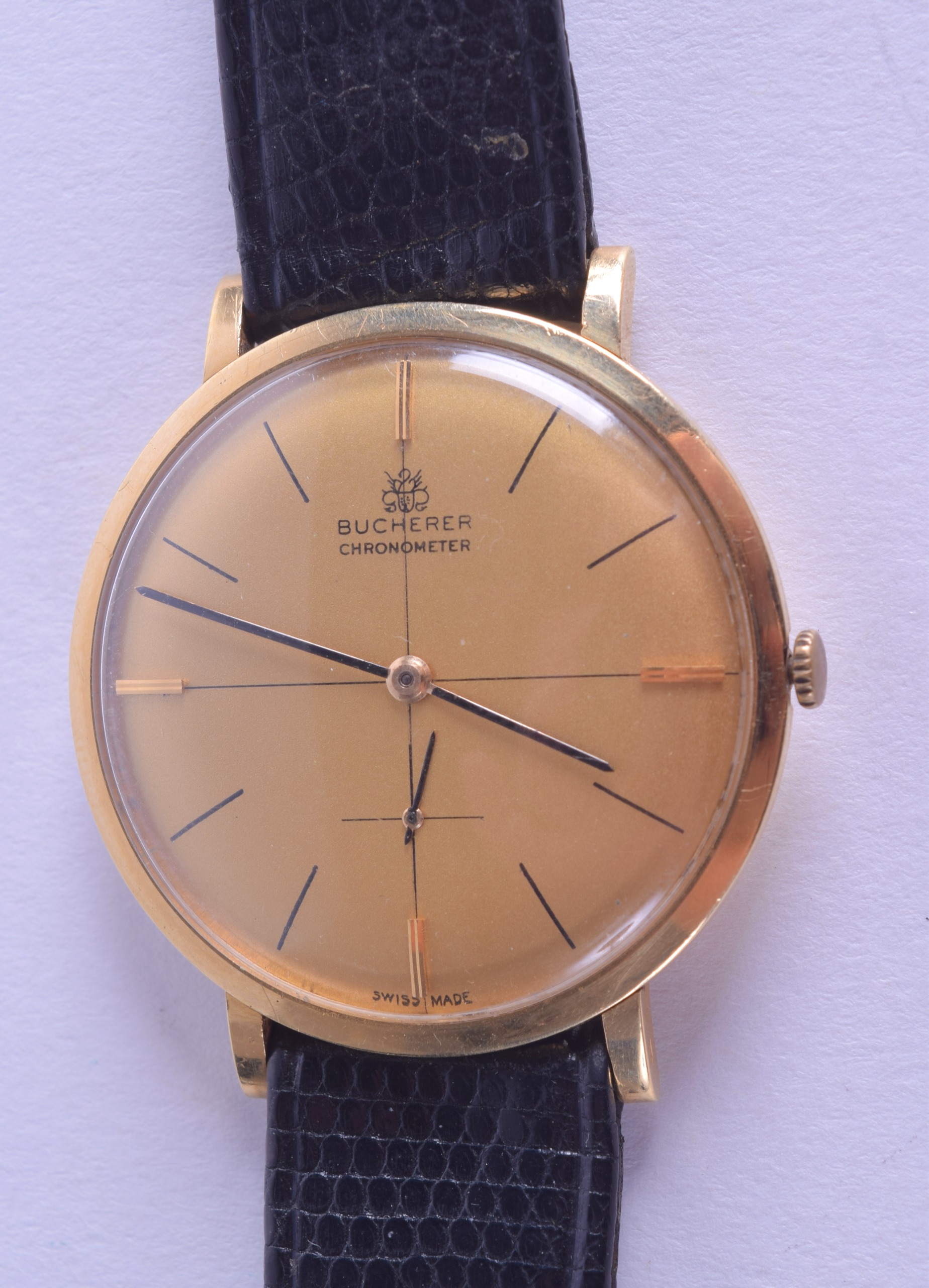 A GOOD 18CT GOLD GENTLEMANS BUCHERER CHROMETER WRISTWATCH with gilt dial and black numerals. 3.5