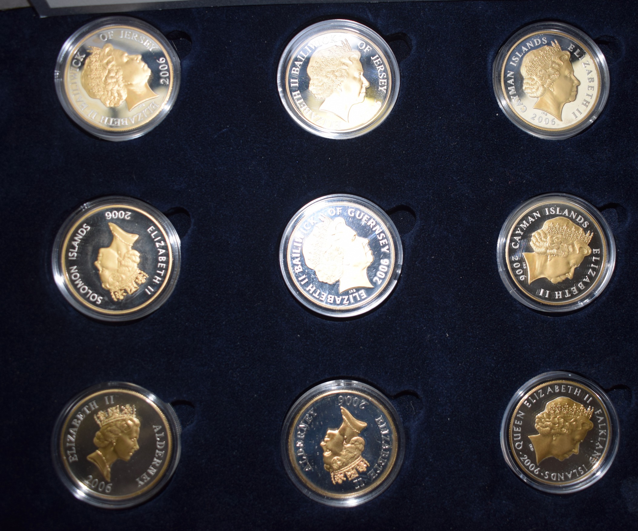 HER MAJESTY QUEEN ELIZABETH II SILVER PROOF COIN COLLECTION. - Image 2 of 3