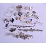 A COLLECTION OF MAINLY VINTAGE SILVER JEWELLERY including a hinged bangle, brooches etc. (qty)