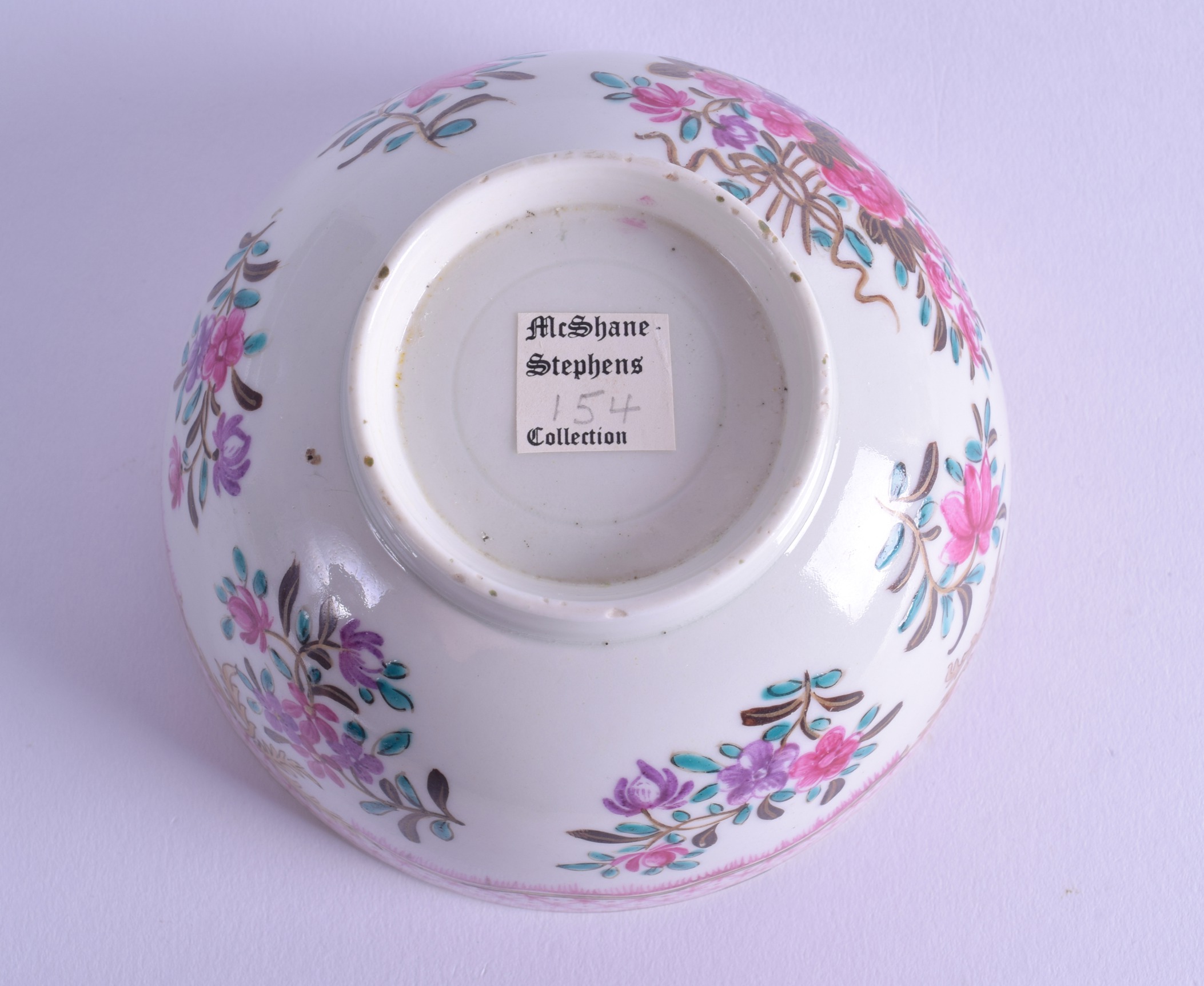 18th c. Worcester rare Chinese export style bowl painted with scattered flower sprays one bunch tied - Image 3 of 3