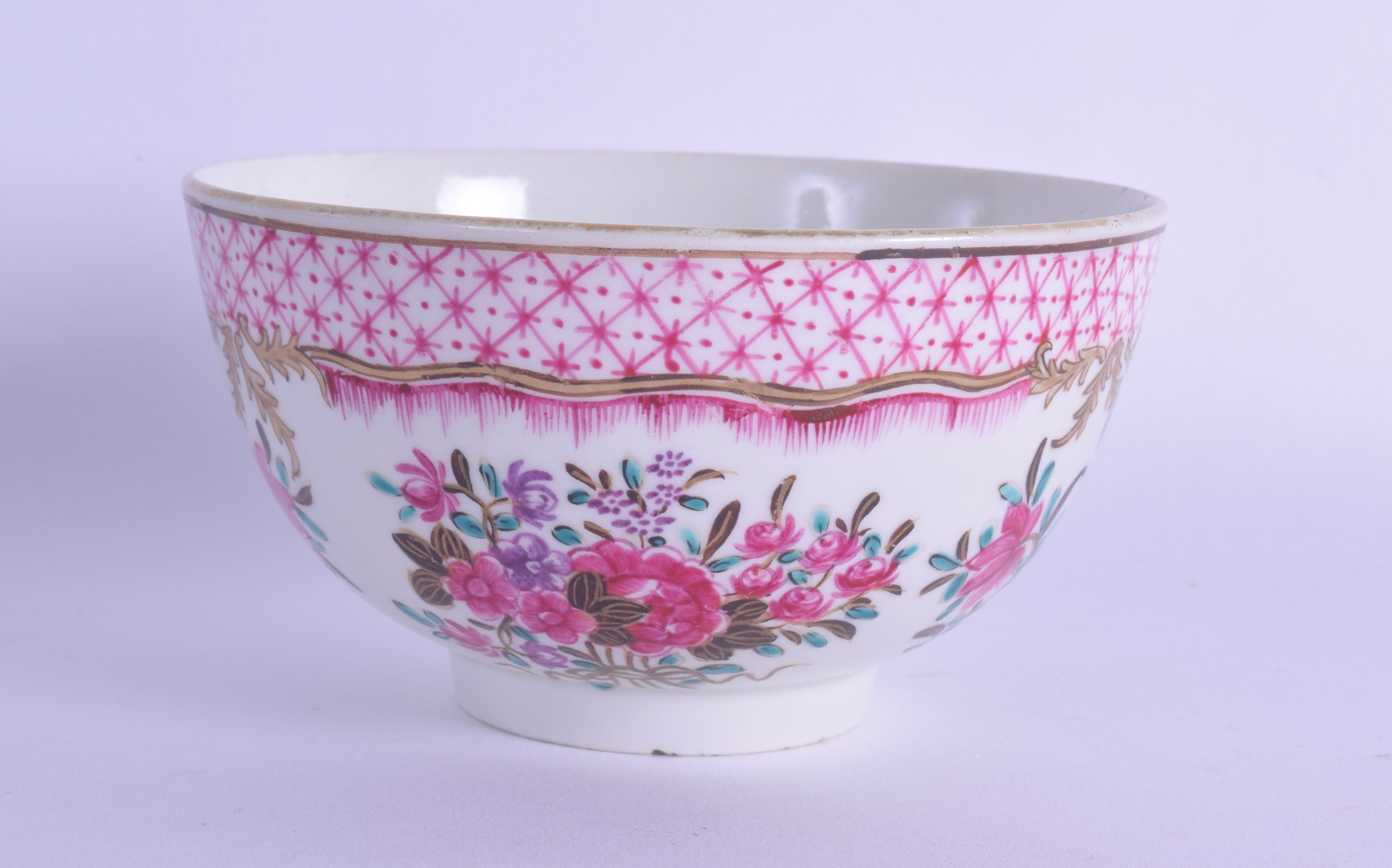 18th c. Worcester rare Chinese export style bowl painted with scattered flower sprays one bunch tied