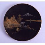 AN EARLY 20TH CENTURY JAPANESE MEIJI PERIOD KOMAI STYLE DISH decorated with a scene of Mt Fuji. 10.