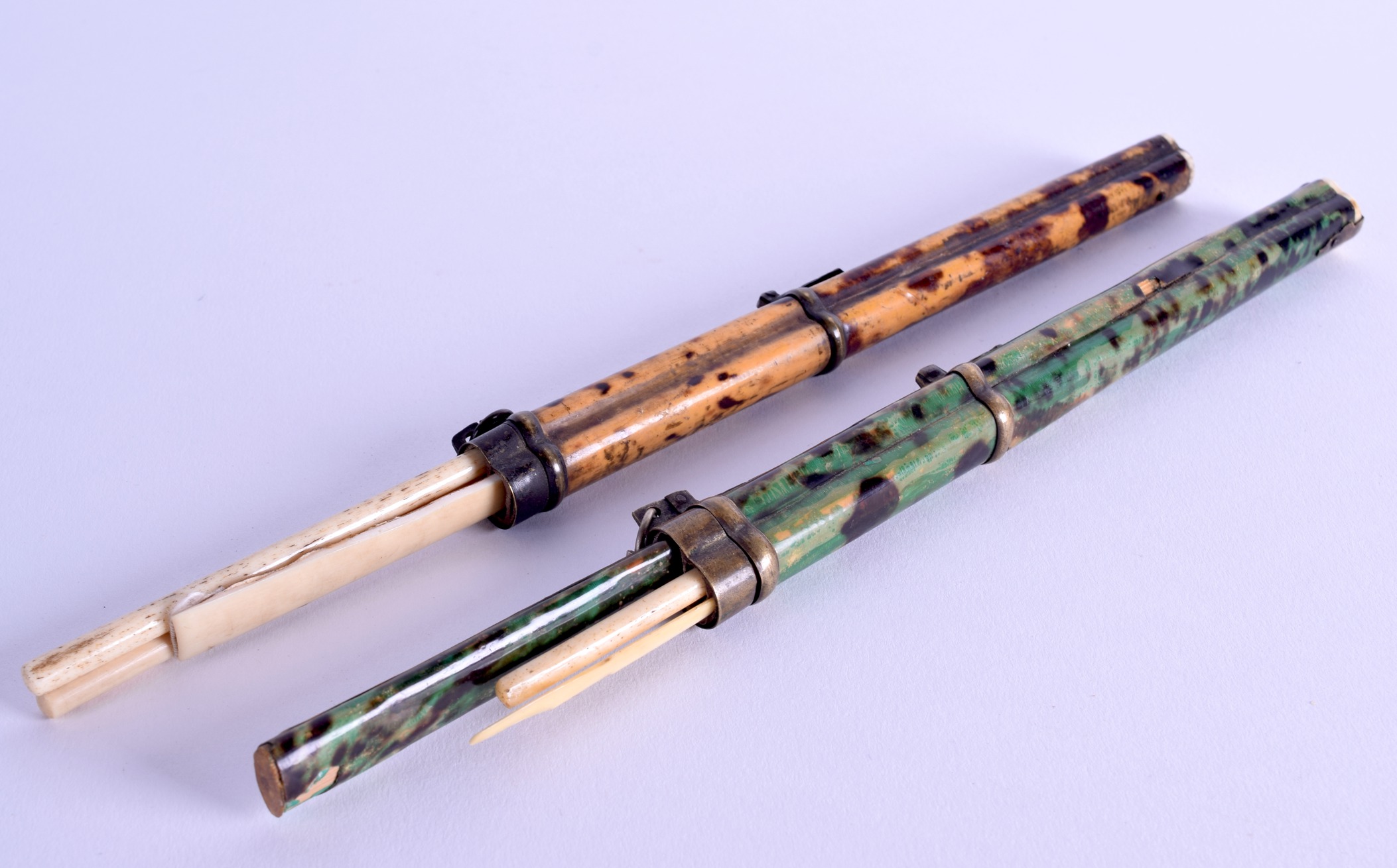 AN UNUSUAL PAIR OF CHINESE QING DYNASTY STAINED TORTOISESHELL TRAVELLING CHOPSTICKS with engraved - Image 3 of 3