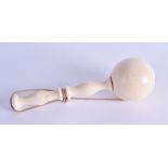 AN EARLY 19TH CENTURY ENGLISH CARVED IVORY BILBOCATCH with turned handle. 13 cm long.