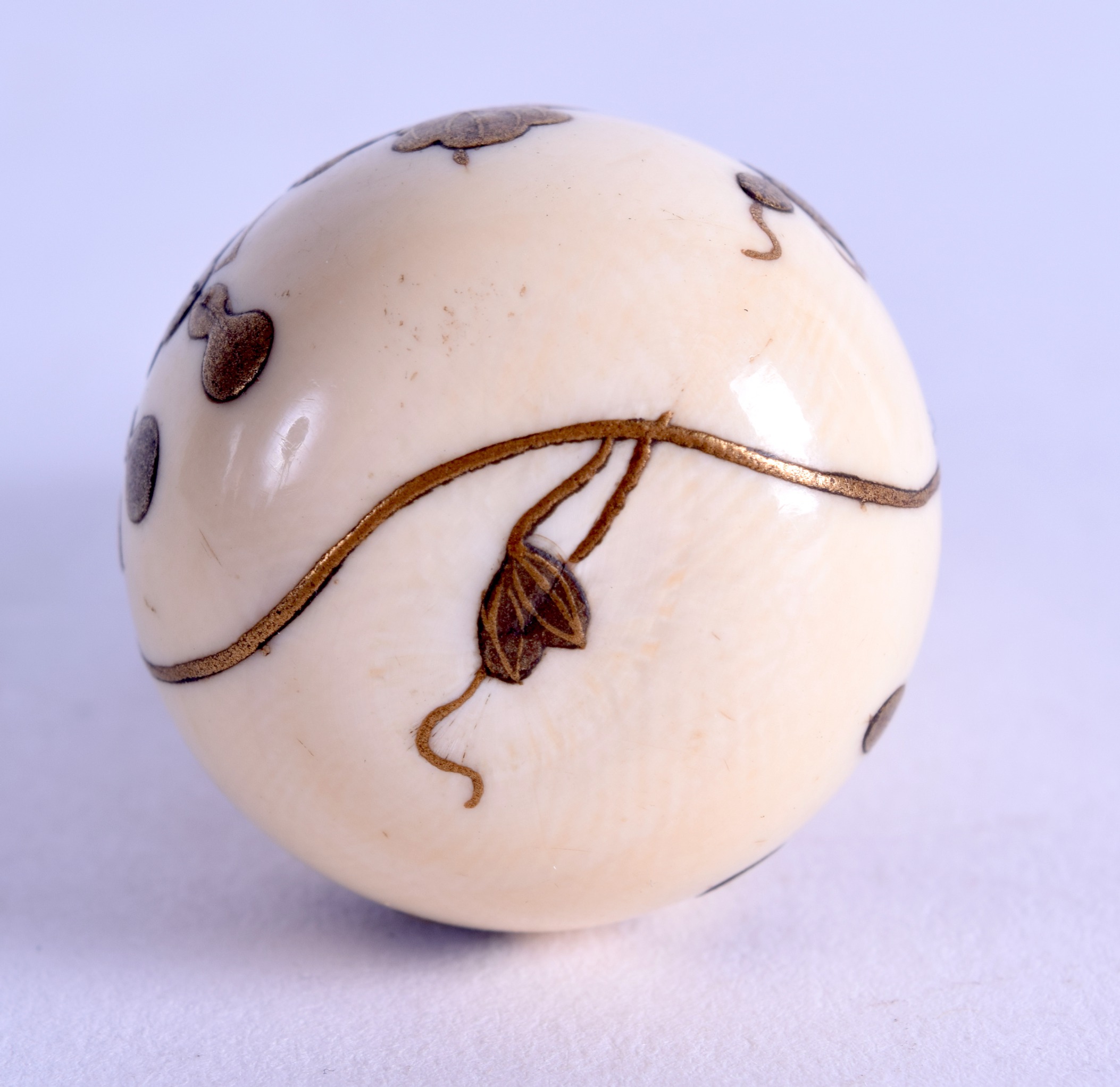 A GOOD 19TH CENTURY JAPANESE MEIJI PERIOD CARVED IVORY DOUBLE GOURD SCENT BOTTLE overlaid in gold - Image 3 of 3