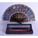 A GOOD MID 19TH CENTURY CHINESE EXPORT BOXED LACQUER FAN with painted faces, depicting 100 hundred