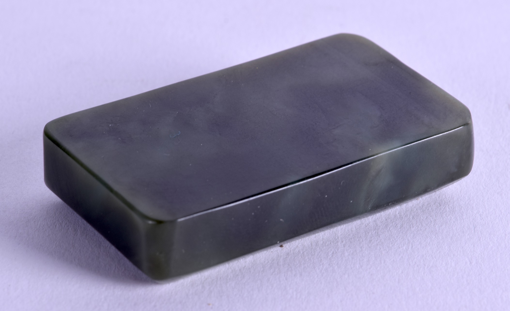 AN EARLY 20TH CENTURY CARVED JADE SCROLL WEIGHT of rectangular form. 6.5 cm wide. - Image 2 of 2