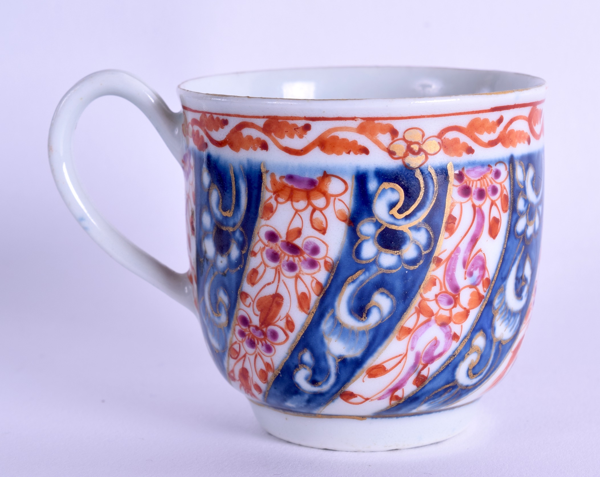 18th c. Worcester workman's mark period coffee cup painted with the Queen Charlotte pattern, this is - Image 2 of 3