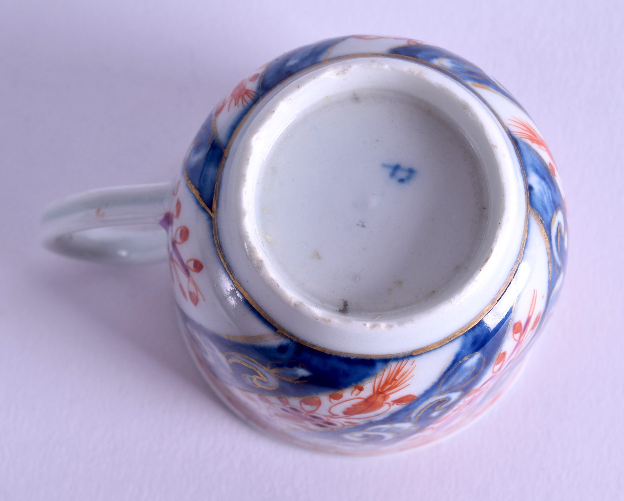 18th c. Worcester workman's mark period coffee cup painted with the Queen Charlotte pattern, this is - Image 3 of 3