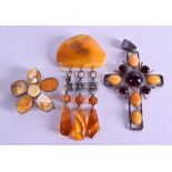 THREE CARVED AMBER JEWELLERU ARTICLES. (3)