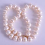 A 14CT GOLD PEARL NECKLACE. 40 cm long overall.