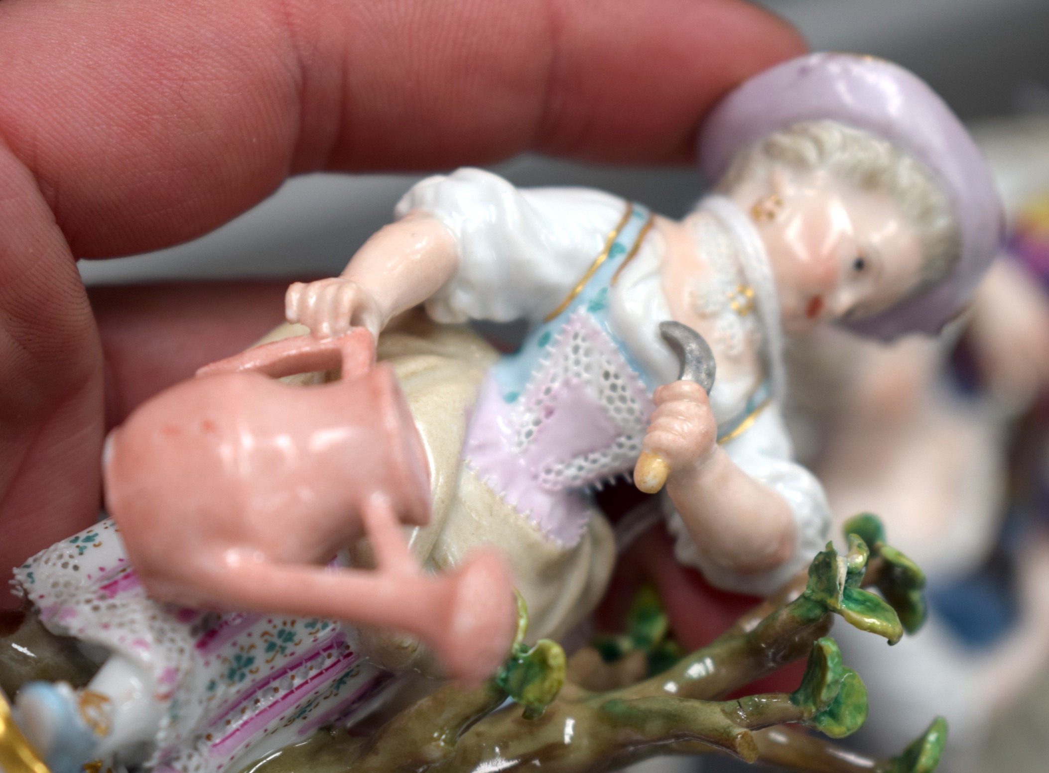 A PAIR OF 19TH CENTURY MEISSEN PORCELAIN FIGURES modelled gardening upon square form bases. 9 cm - Image 5 of 9