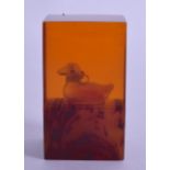 AN UNUSUAL EARLY 20TH CENTURY CATALIN CARVED AMBER BLOCK unusually inset with a duck. 117 grams. 6.5