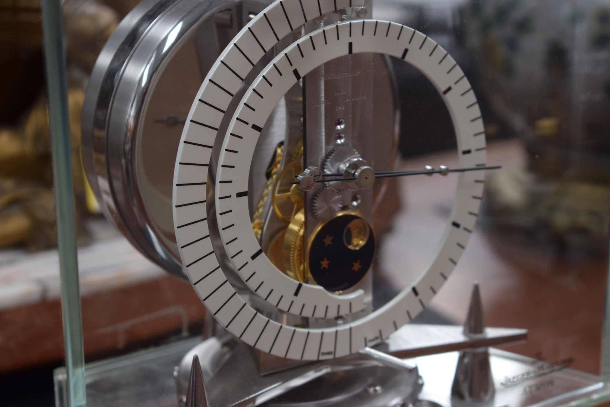 AN EXTREMELY RARE BOXED JAEGER LE COULTRE ATMOS CLOCK No. 680934, with moon phase and unusual - Bild 6 aus 10