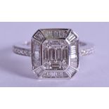 AN 18CT GOLD ART DECO STYLE DIAMOND RING. Size N.