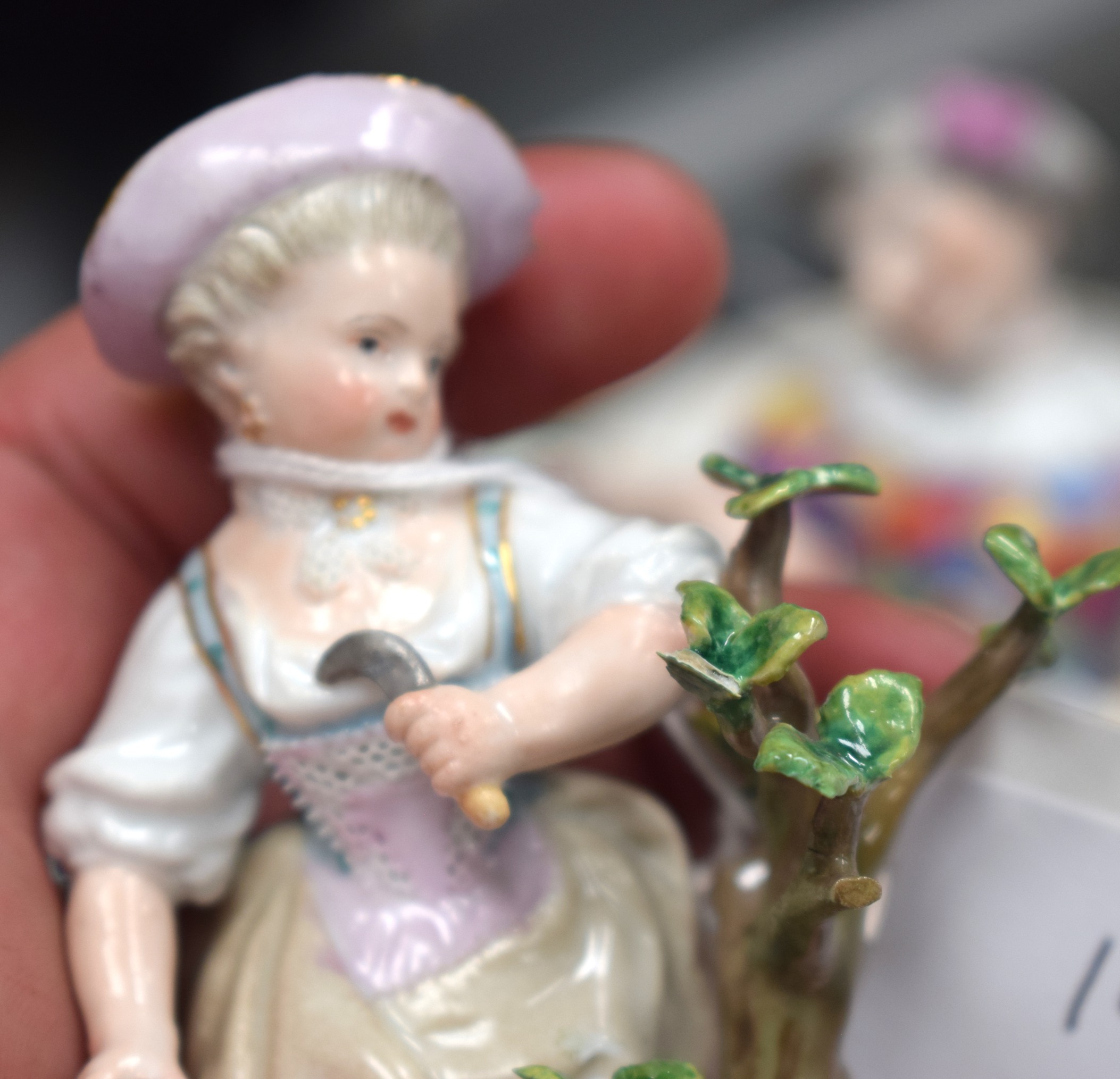 A PAIR OF 19TH CENTURY MEISSEN PORCELAIN FIGURES modelled gardening upon square form bases. 9 cm - Image 4 of 9