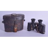 A VERY RARE PAIR OF EARLY 20TH CENTURY MILITARY BINOCULARS within a leather case unusually inset