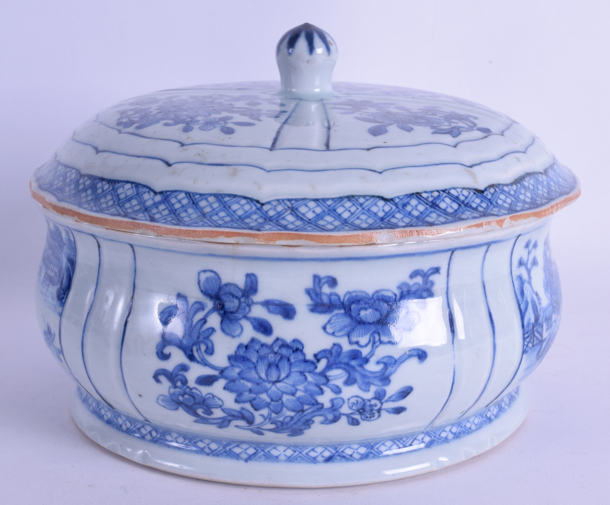 AN EARLY 18TH CENTURY CHINESE BLUE AND WHITE BOWL AND COVER Yongzheng, painted with landscapes and