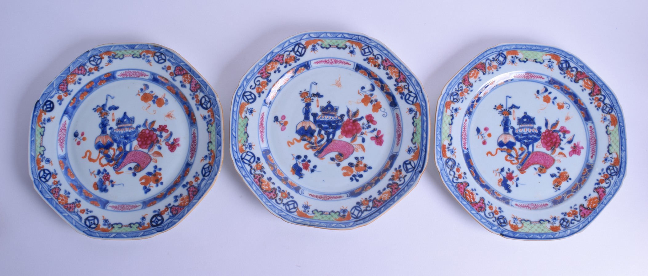 A SET OF THREE 18TH CENTURY CHINESE EXPORT CLOBBERED BLUE AND WHITE PLATES Yongzheng/Qianlong,
