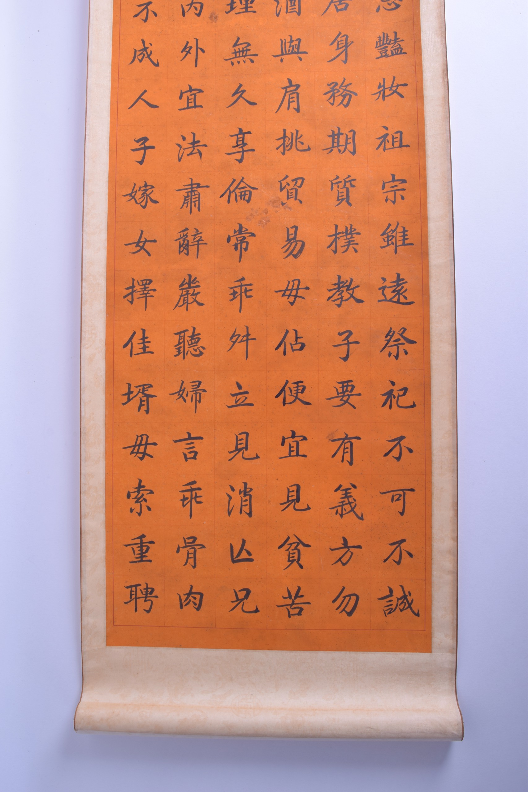 A GOOD SET OF FOUR EARLY 20TH CENTURY CHINESE CALLIGRAPHY SCROLLS Qing, painted upon an unusual - Bild 6 aus 10